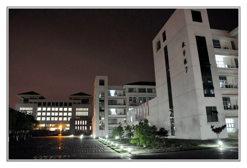 图书馆、教学楼夜景.jpg